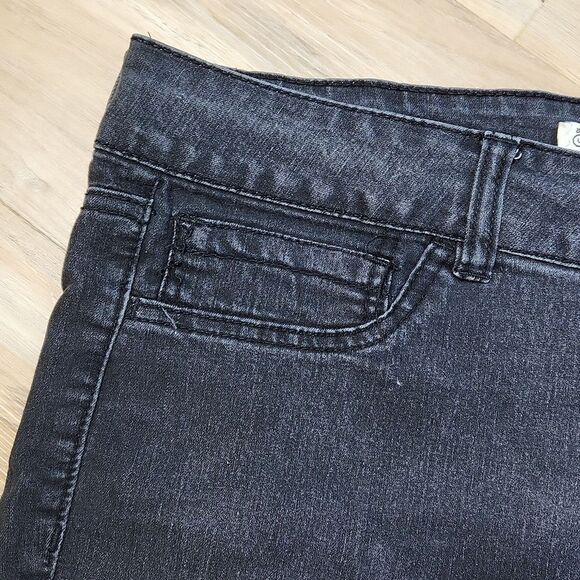 🔺️Indigo Rein Black High Rise Stretchy Raw Hem Shorts Size 13/32 - Picture 4 of 11